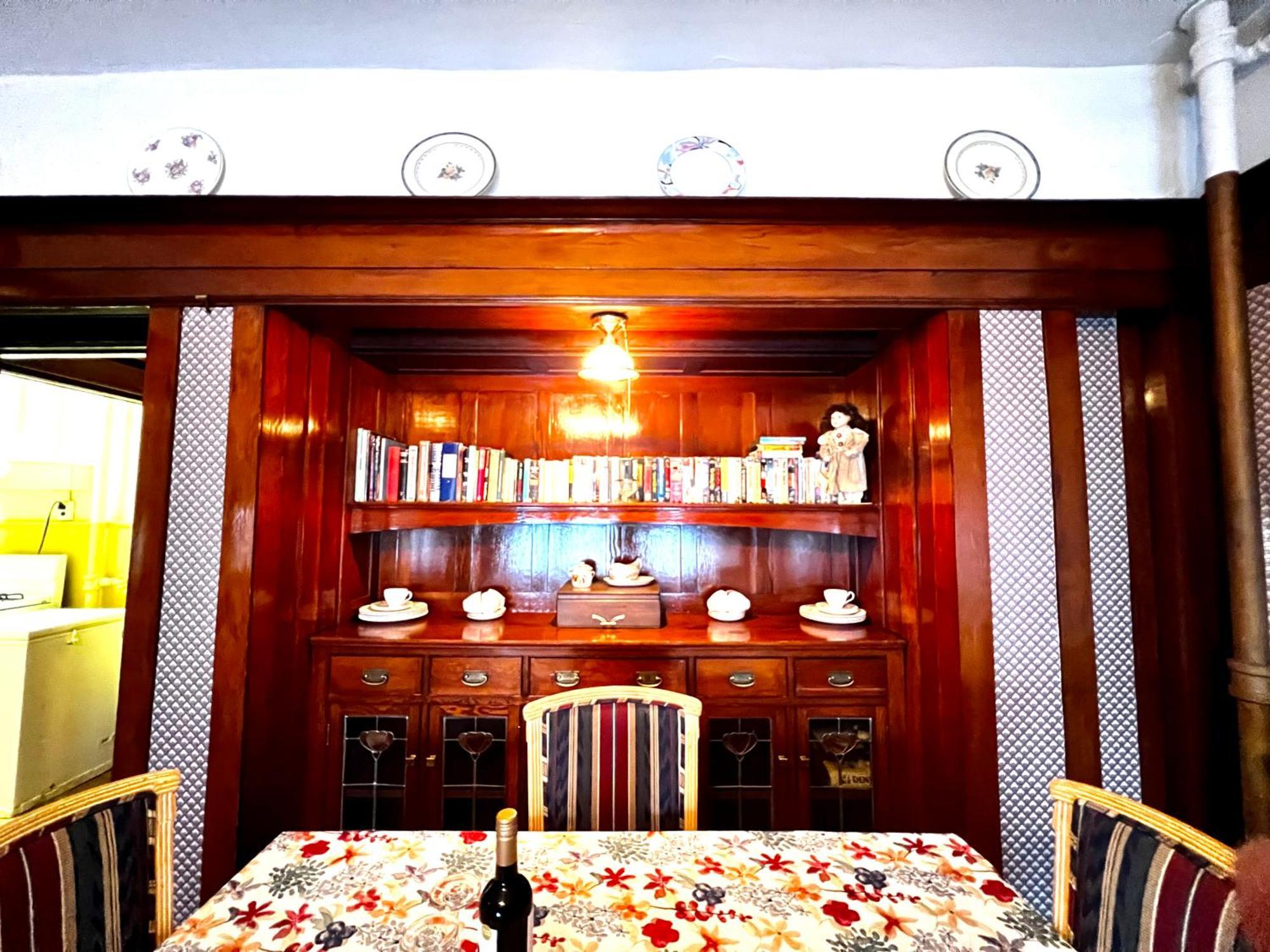 Arundel Mansions Hotel New Westminster Bagian luar foto
