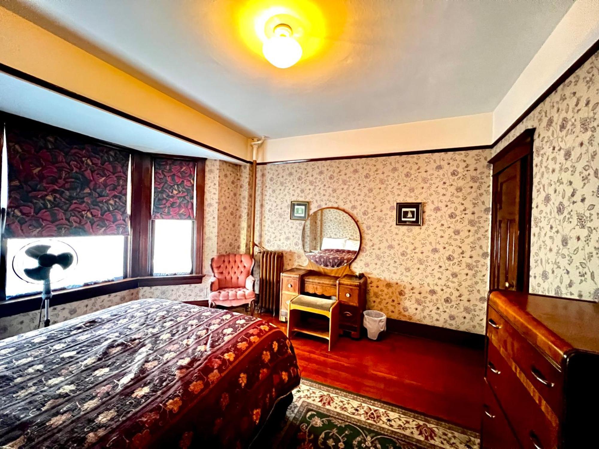 Arundel Mansions Hotel New Westminster Bagian luar foto