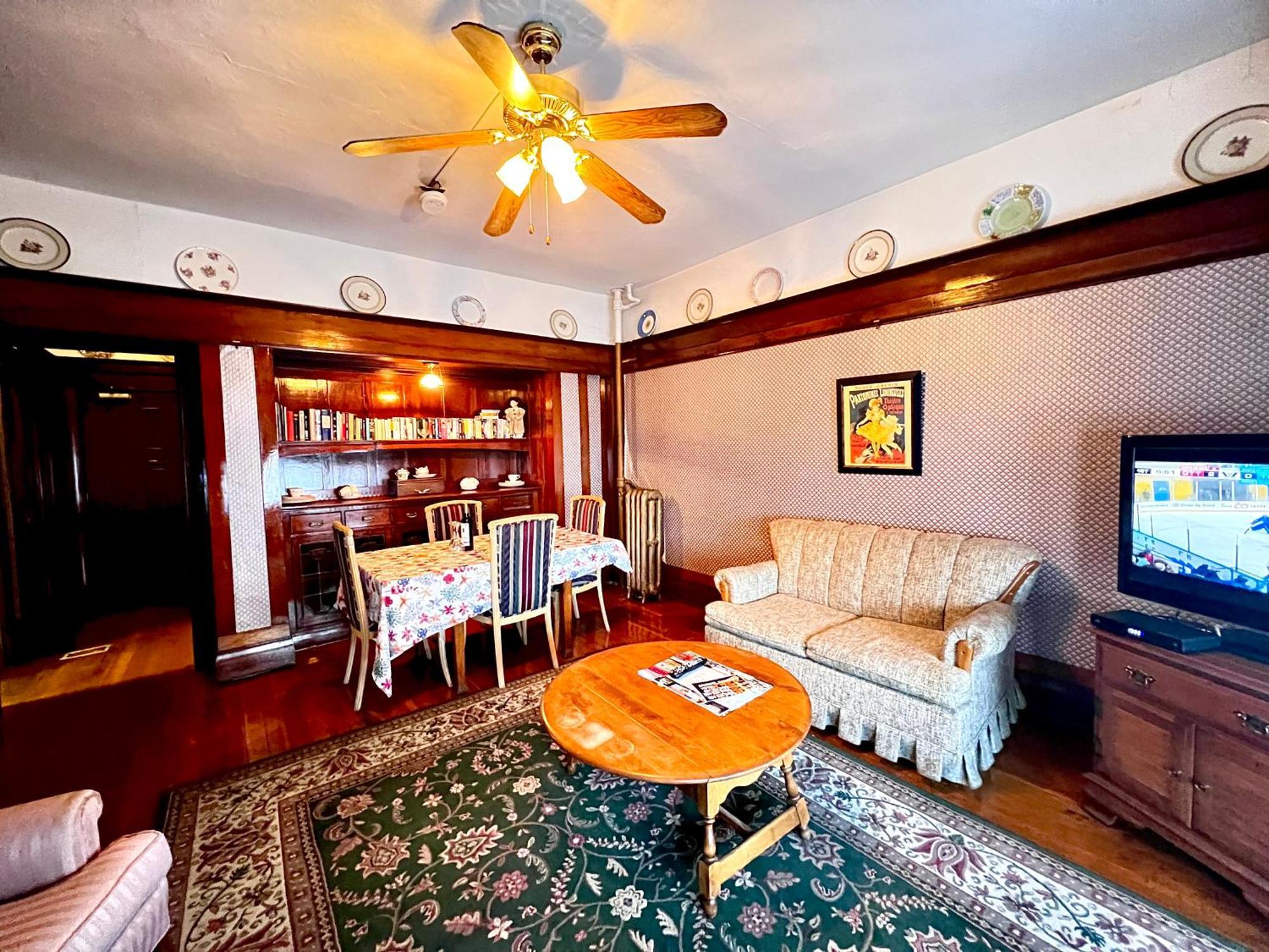 Arundel Mansions Hotel New Westminster Bagian luar foto