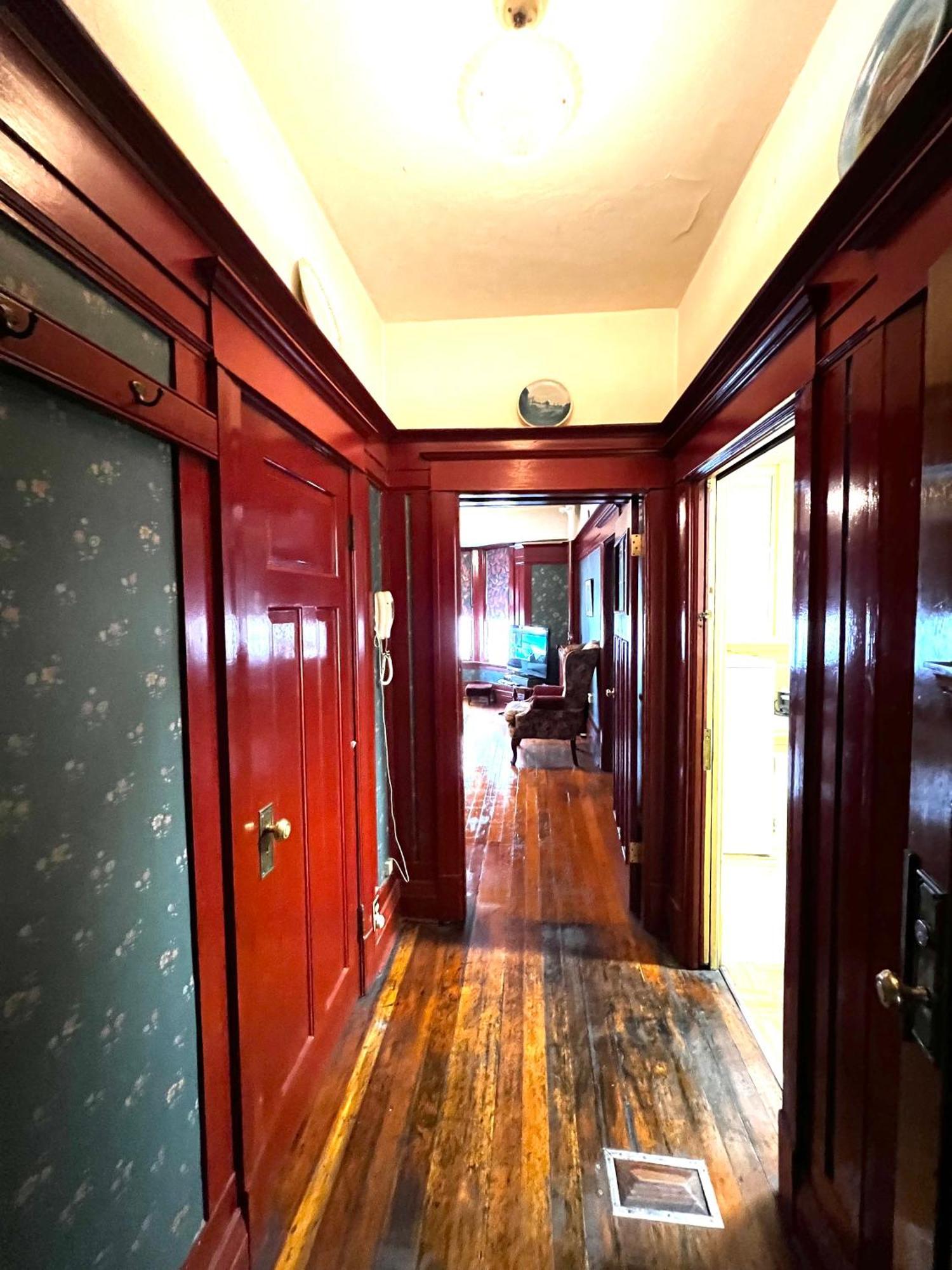 Arundel Mansions Hotel New Westminster Bagian luar foto