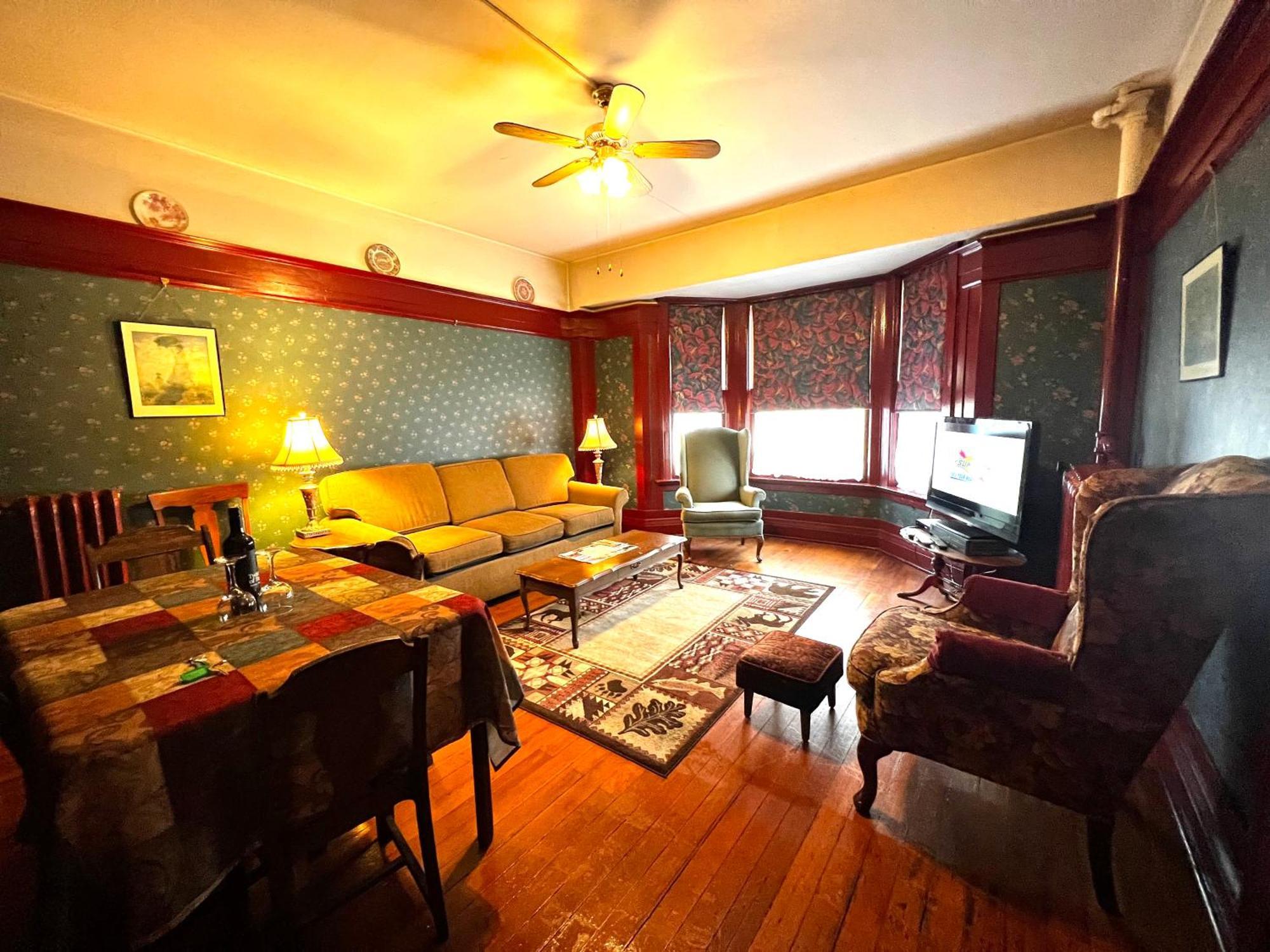 Arundel Mansions Hotel New Westminster Bagian luar foto