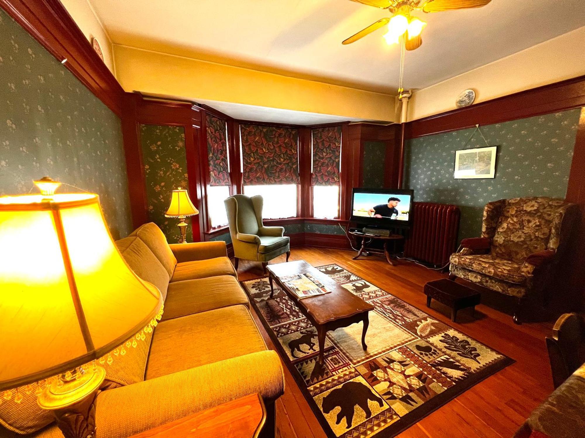 Arundel Mansions Hotel New Westminster Bagian luar foto