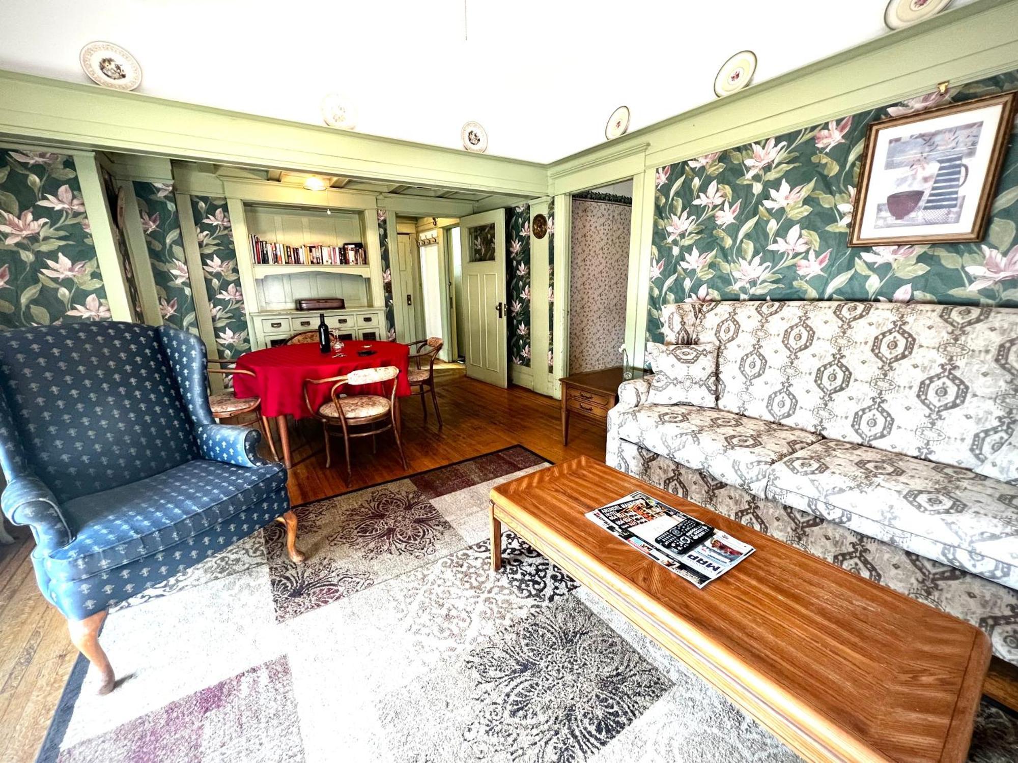 Arundel Mansions Hotel New Westminster Bagian luar foto